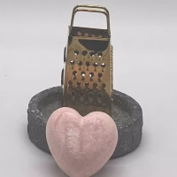 Set met amberblokje hart, schaaltje en rasp