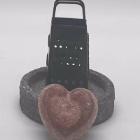 Set met amberblokje hart, schaaltje en rasp